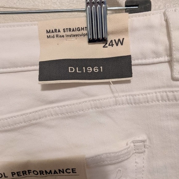 DL1961 MARA Straight Mid Rise Instasculpt Straight Ankle 'Milk' Size 24 NWT - Picture 5 of 8